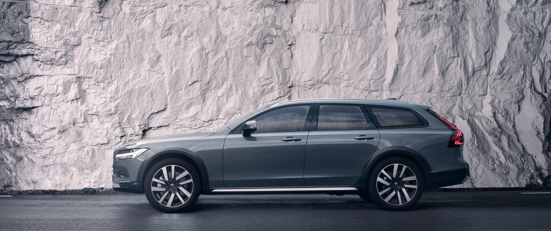 Volvo_V90CC_1800x754
