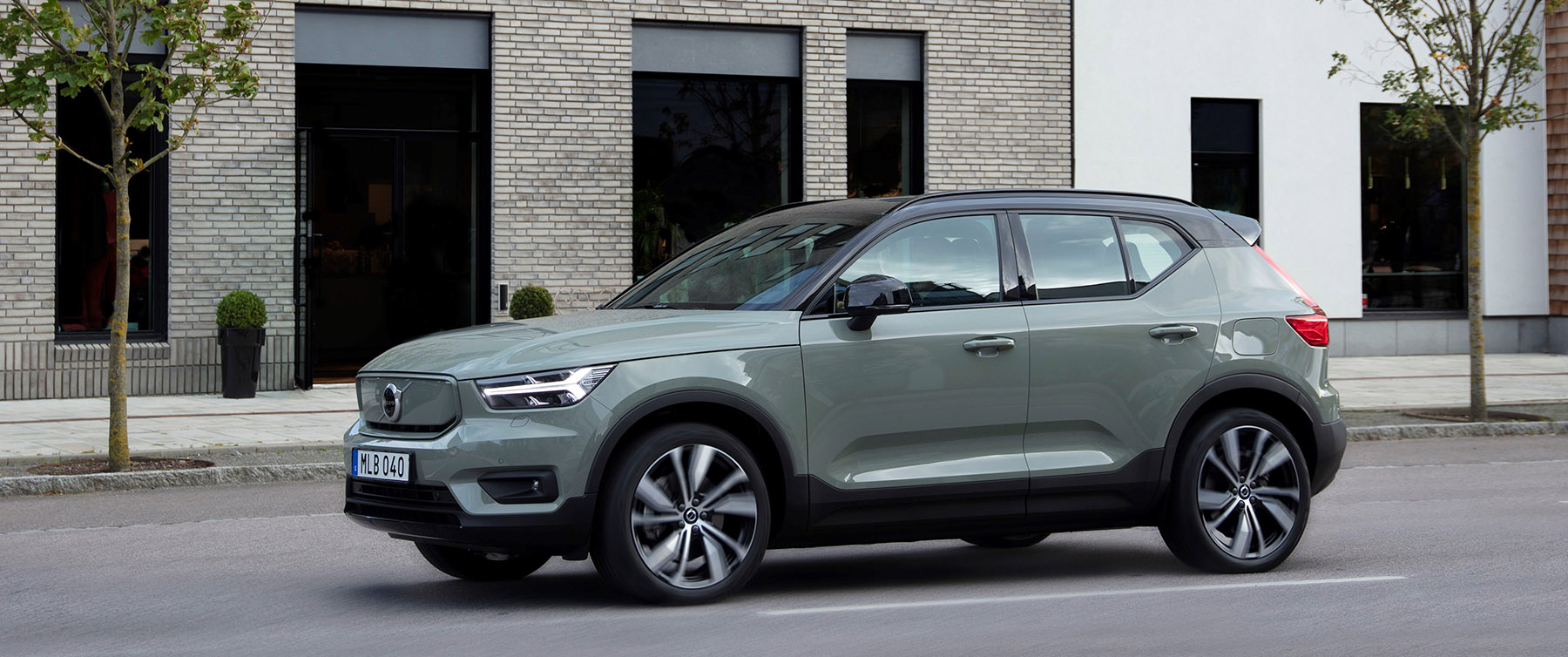 Volvo_XC40_P8_Plus_1800x754