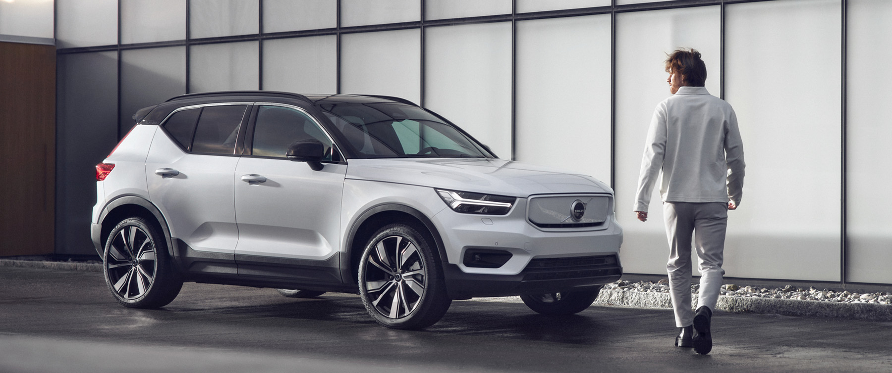 Volvo_XC40_P8_Pro_1800x754