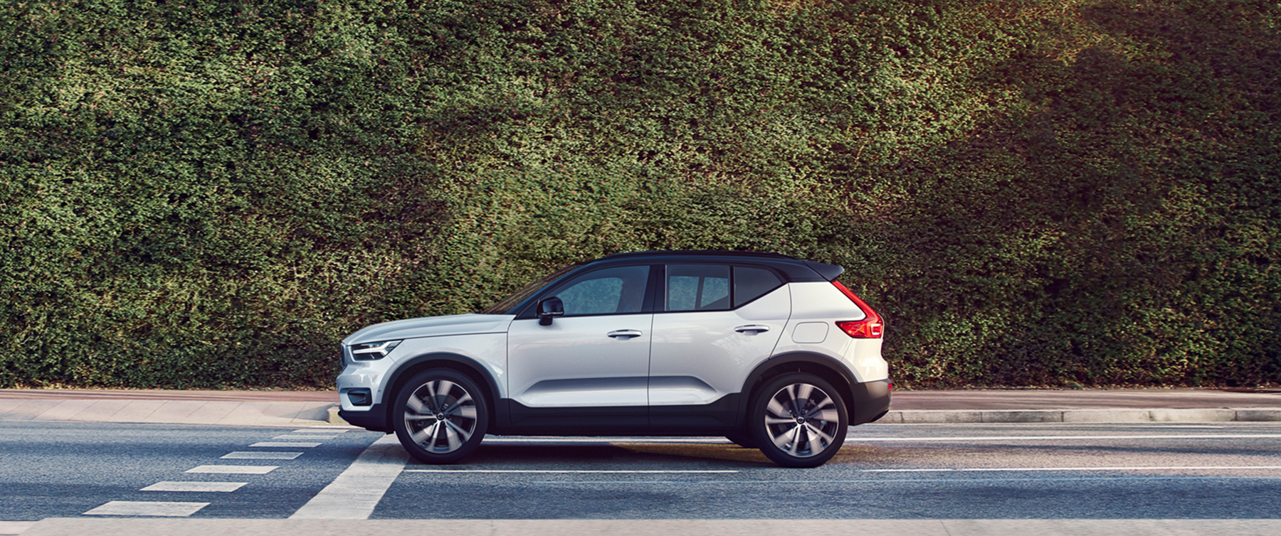 Volvo_XC40_Pro_1800x754_Puff 2