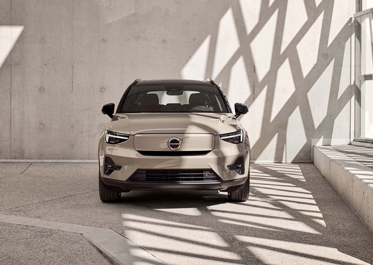 Volvo_EX40_front_4x3