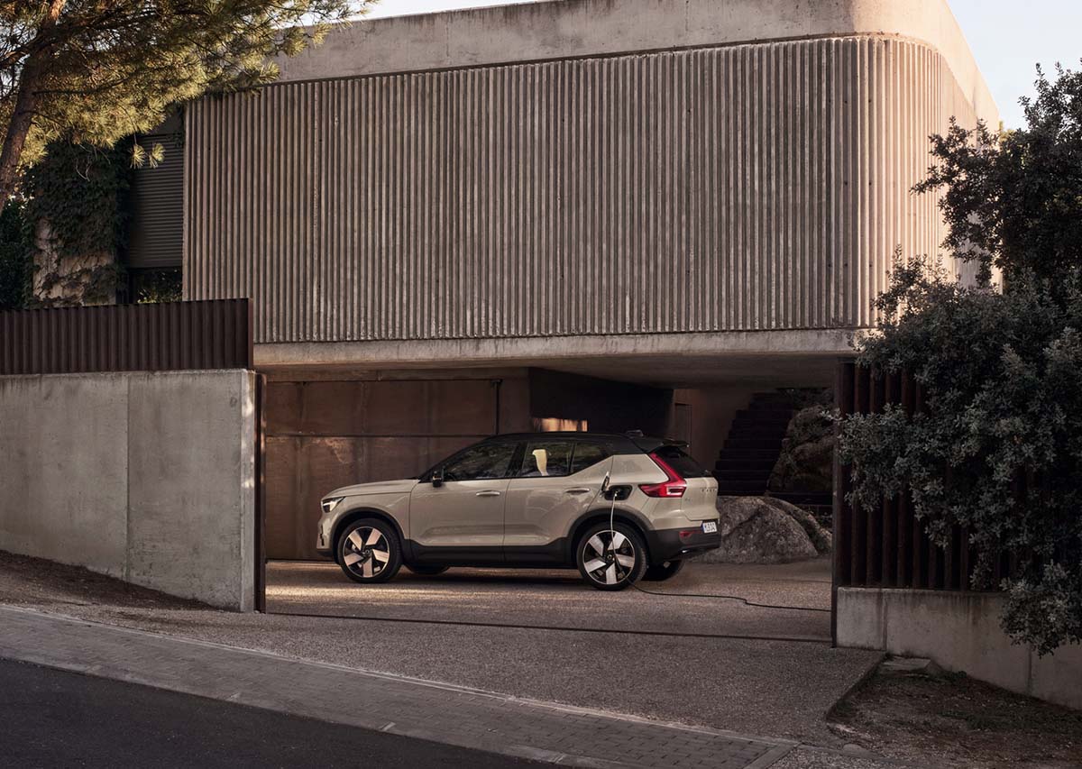 Volvo_EX40_hus_4x3